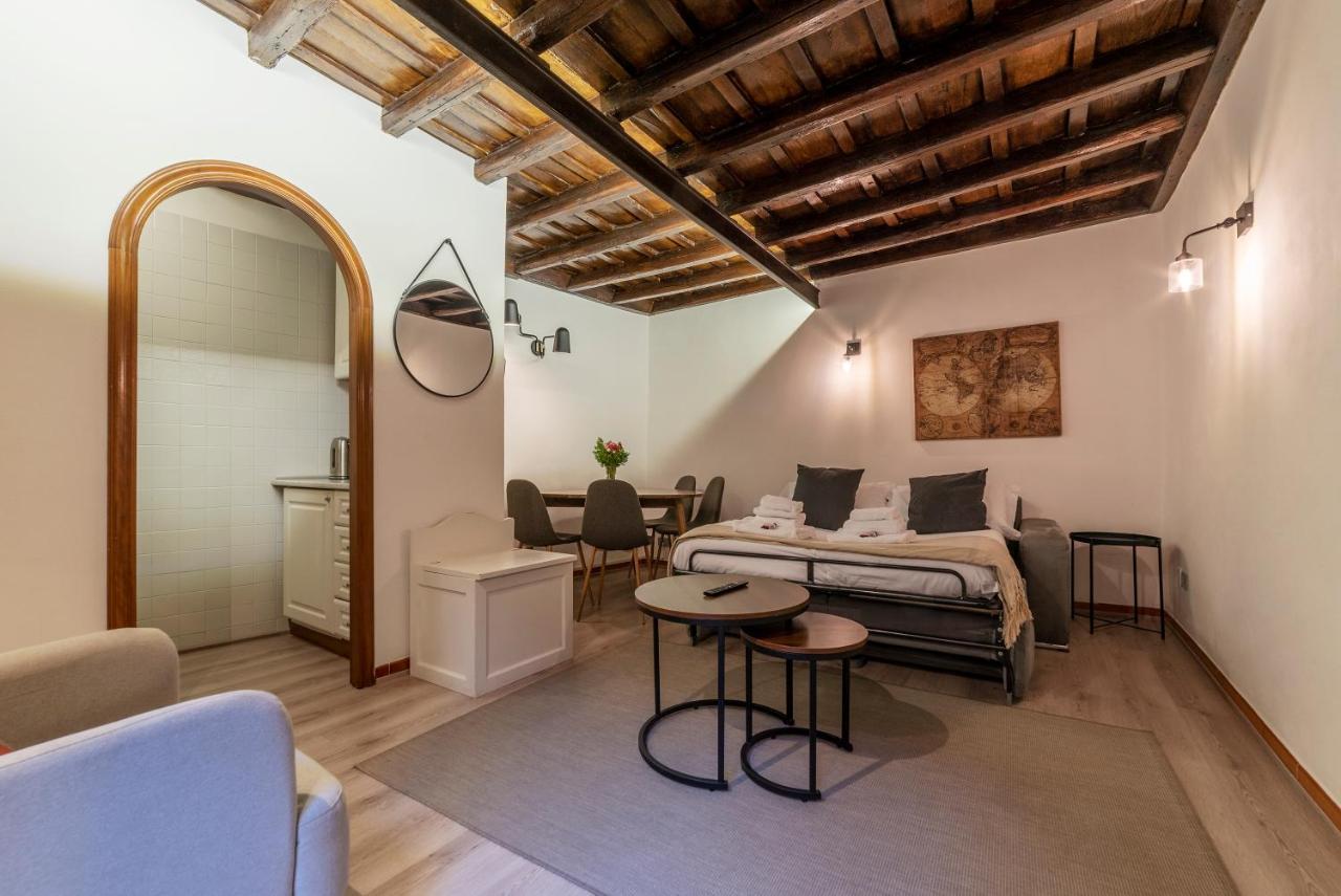 Giubbonari 23 - Fromhometorome Appartement Rome
